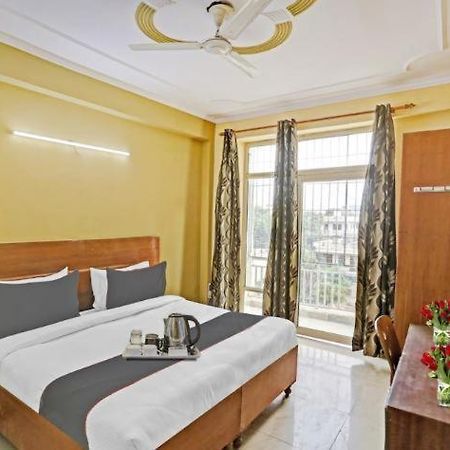 Hotel Ashvins Palace غورغاون المظهر الخارجي الصورة