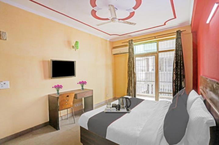 Hotel Ashvins Palace غورغاون المظهر الخارجي الصورة