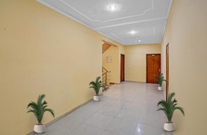 Hotel Ashvins Palace غورغاون المظهر الخارجي الصورة