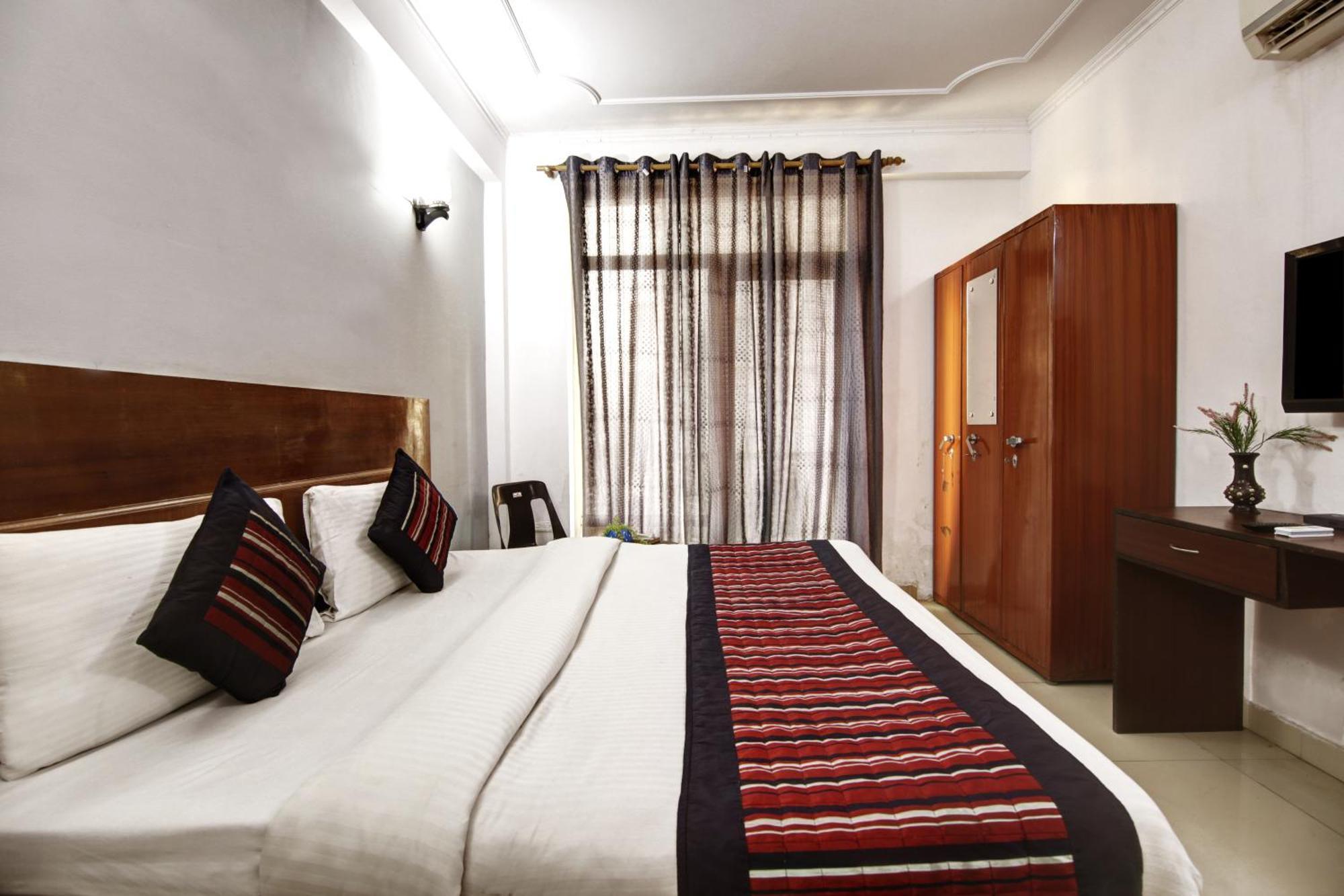 Hotel Ashvins Palace غورغاون المظهر الخارجي الصورة