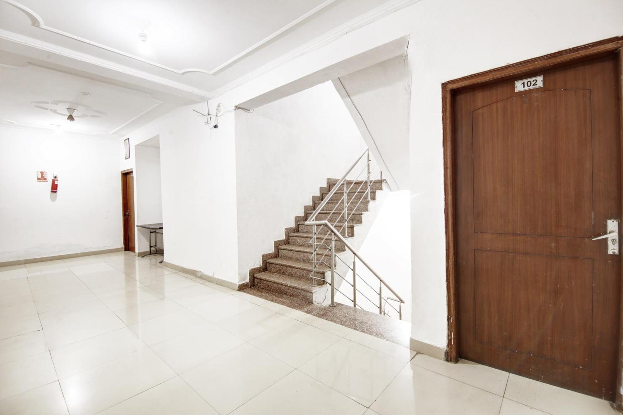 Hotel Ashvins Palace غورغاون المظهر الخارجي الصورة